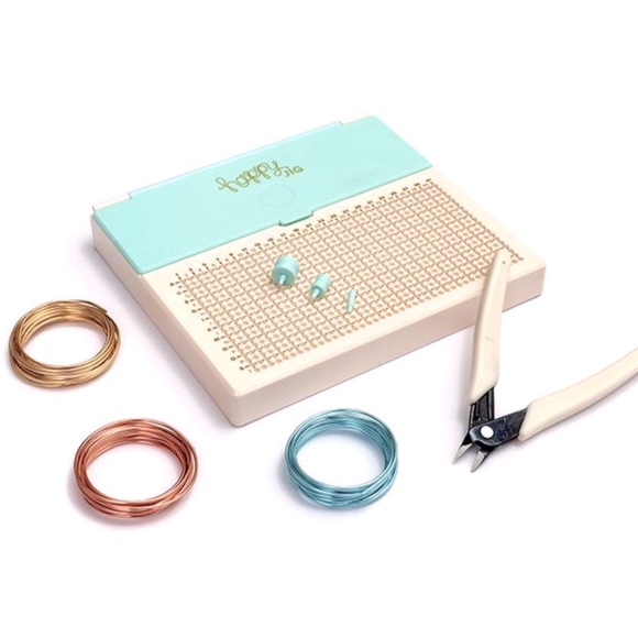 We R Memory Keepers Happy Jig Wire & Peg Kit NEW - Picture 3 of 5